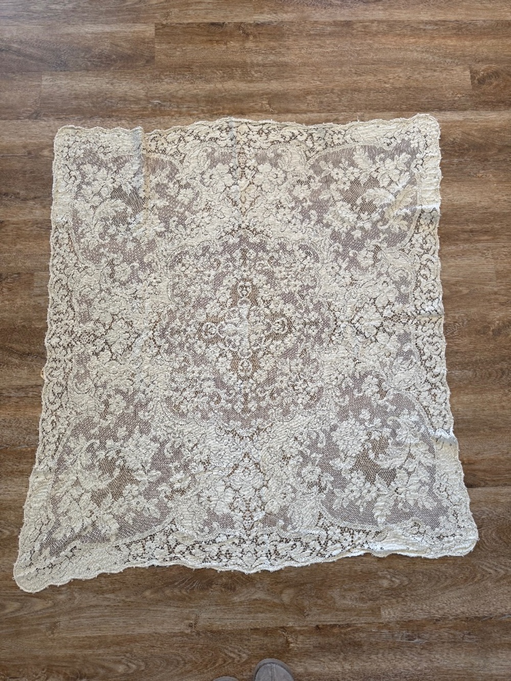 Vintage Quaker Lace Tablecloth